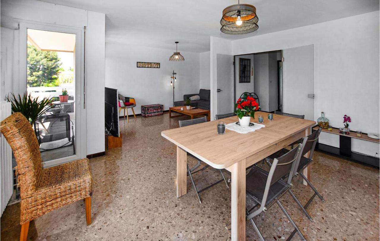 Amazing Apartment In Carpentras With Wifi And 2 Bedrooms Eksteriør billede